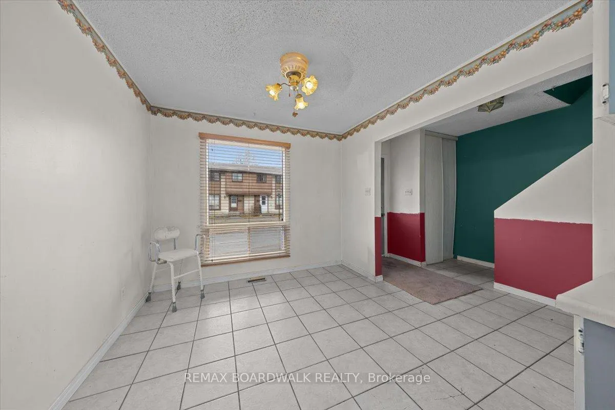 Photo 5 of 1456 Murdock Gate, Ottawa, Cyrville — HOMEH