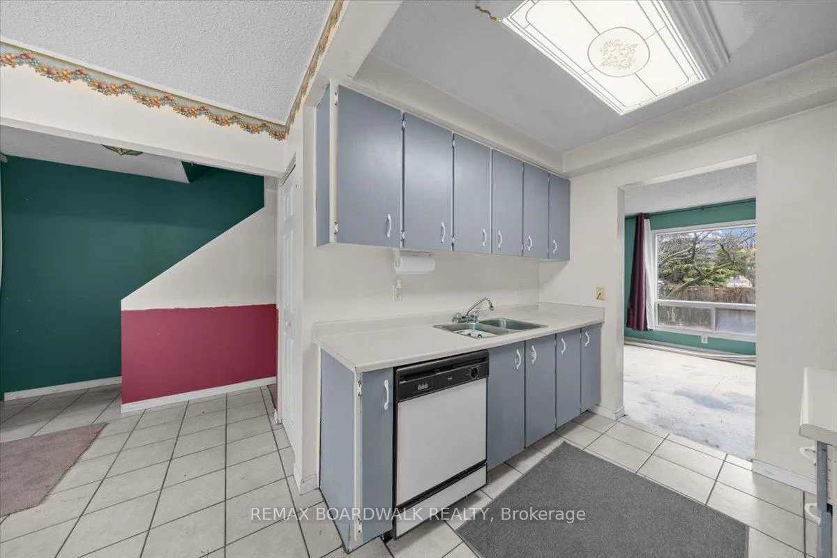 Photo 6 of 1456 Murdock Gate, Ottawa, Cyrville — HOMEH