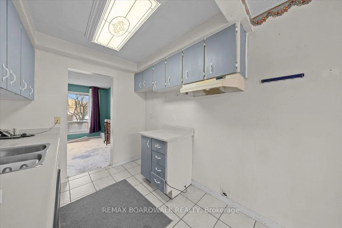 Photo 8 of 1456 Murdock Gate, Ottawa, Cyrville — HOMEH