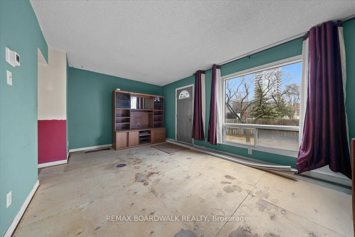 Photo 10 of 1456 Murdock Gate, Ottawa, Cyrville — HOMEH