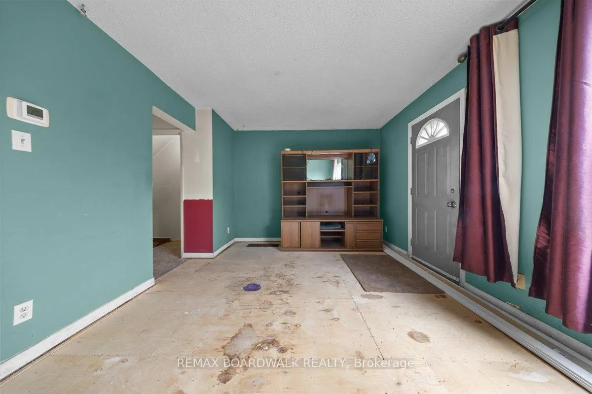Photo 11 of 1456 Murdock Gate, Ottawa, Cyrville — HOMEH