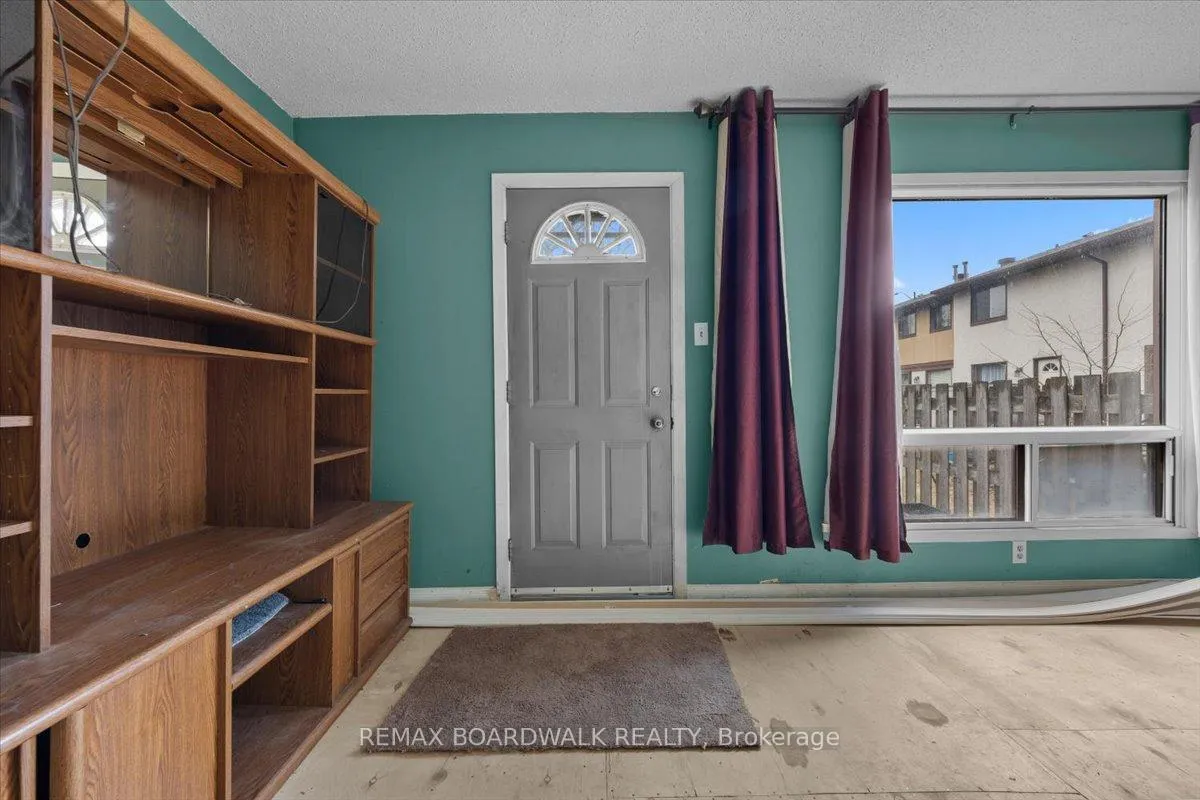 Photo 12 of 1456 Murdock Gate, Ottawa, Cyrville — HOMEH
