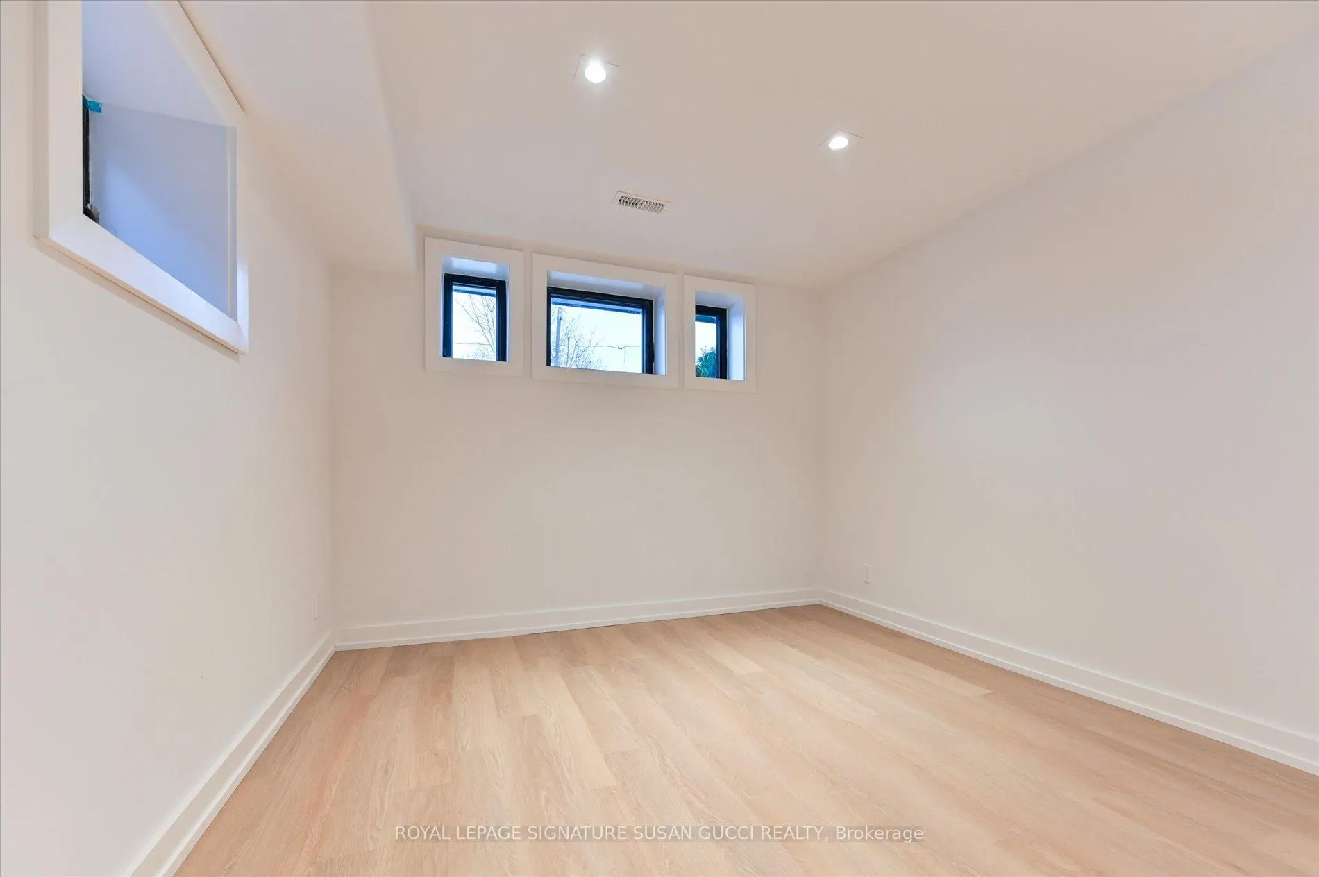 Photo 35 of 44 Doris Drive, Toronto, O'Connor-Parkview — HOMEH
