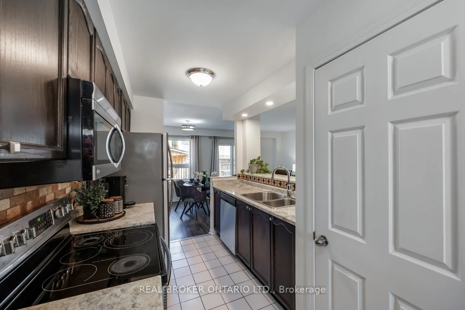 Photo 8 of 78 Shady Lane Crescent, Clarington, Bowmanville — HOMEH