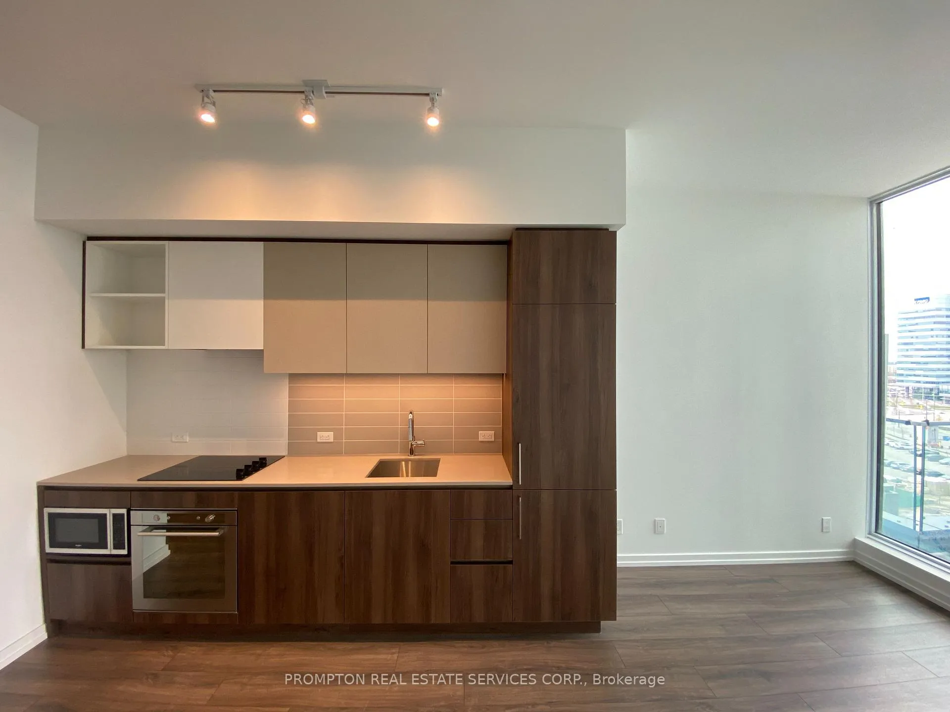 Photo 5 of Unit 801, 7890 Jane Street, Vaughan, Vaughan Corporate Centre — HOMEH