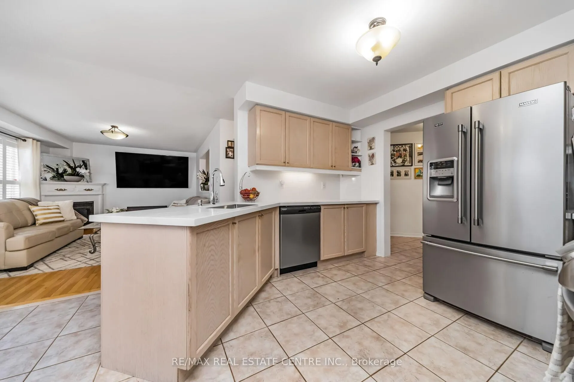 Photo 10 of 22 Mistycreek Crescent, Brampton, Fletcher's Meadow — HOMEH