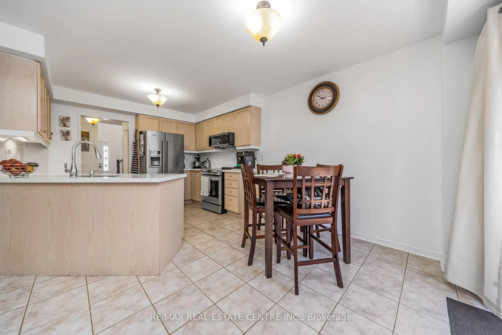 Photo 11 of 22 Mistycreek Crescent, Brampton, Fletcher's Meadow — HOMEH