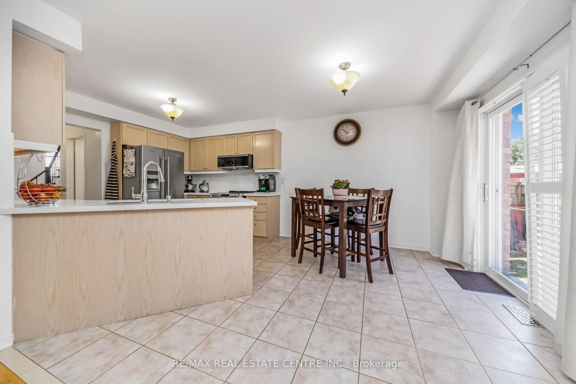 Photo 12 of 22 Mistycreek Crescent, Brampton, Fletcher's Meadow — HOMEH