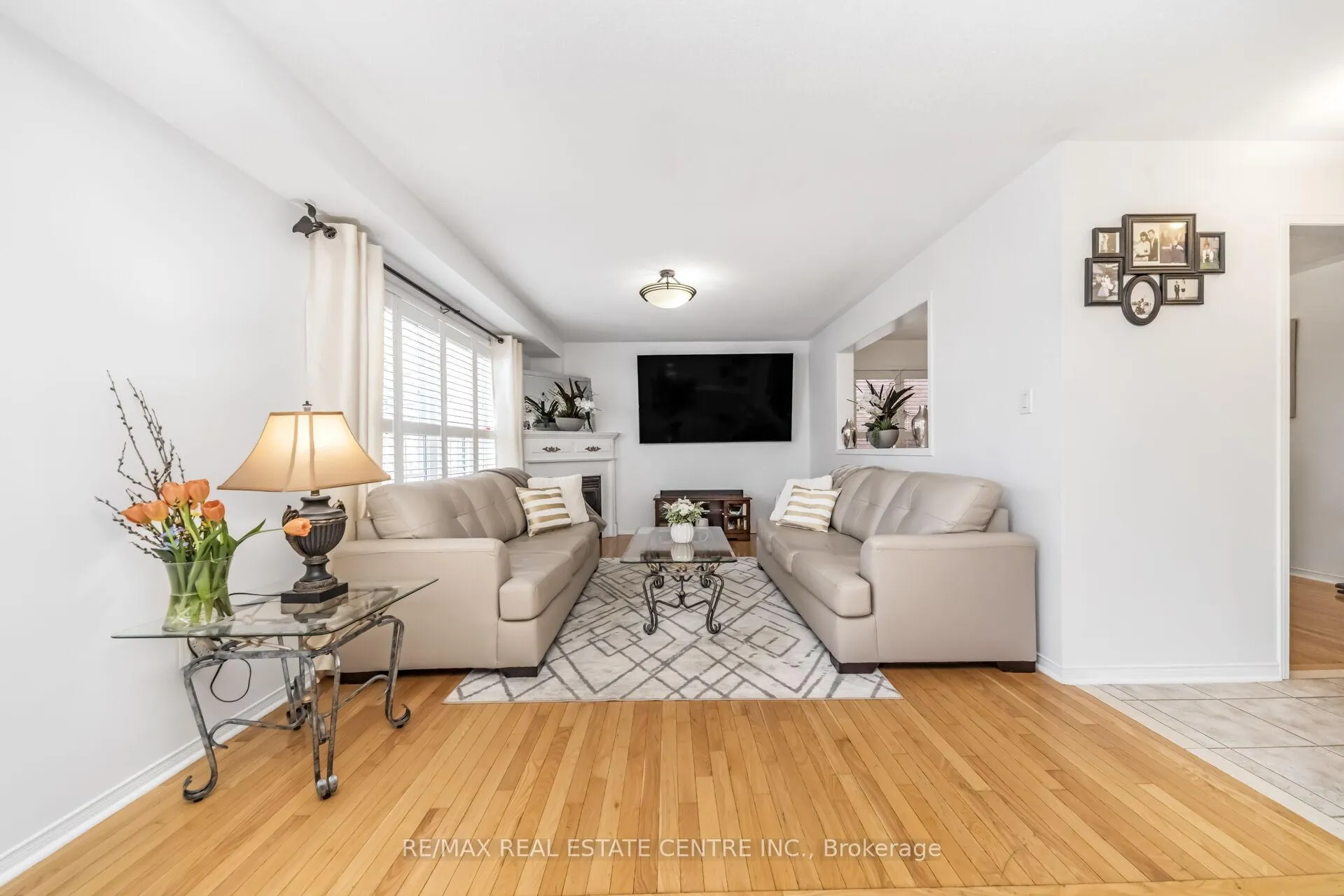 Photo 14 of 22 Mistycreek Crescent, Brampton, Fletcher's Meadow — HOMEH