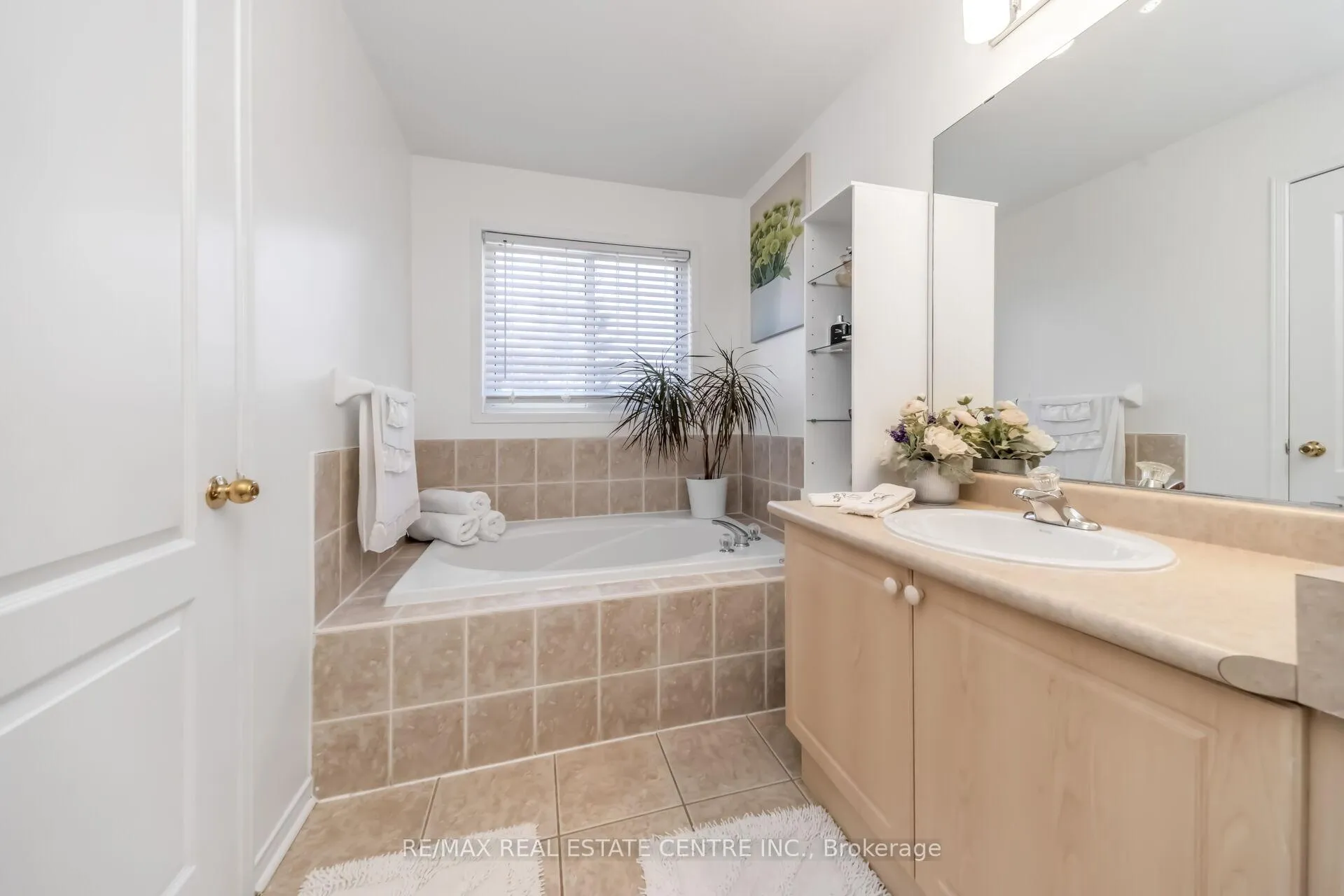 Photo 27 of 22 Mistycreek Crescent, Brampton, Fletcher's Meadow — HOMEH