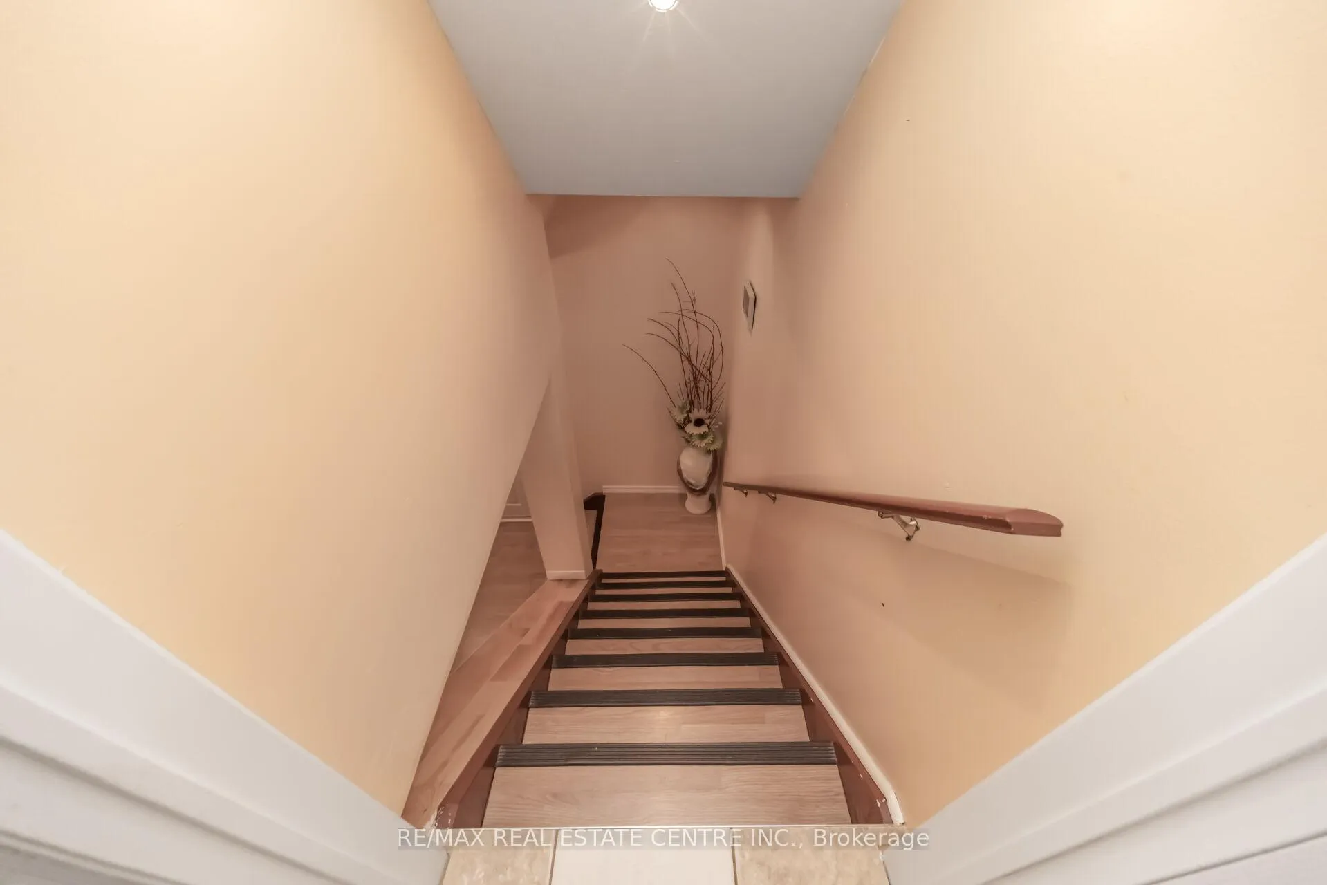 Photo 37 of 22 Mistycreek Crescent, Brampton, Fletcher's Meadow — HOMEH