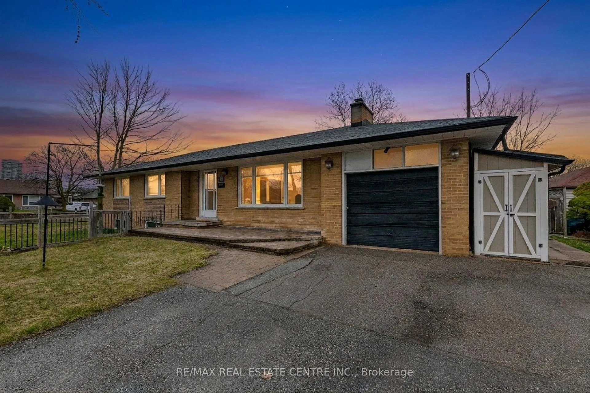 Photo 2 of 25 Lesbury Avenue, Brampton, Brampton East — HOMEH