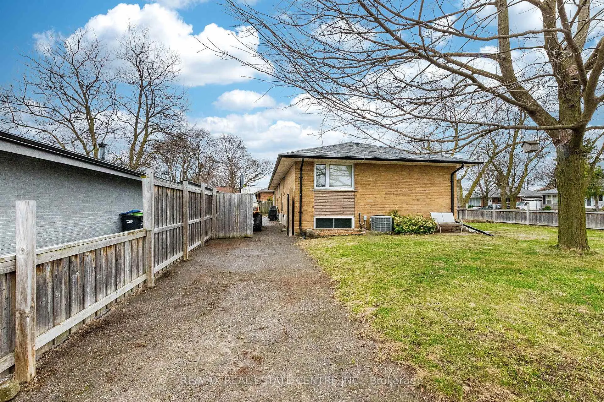 Photo 9 of 25 Lesbury Avenue, Brampton, Brampton East — HOMEH