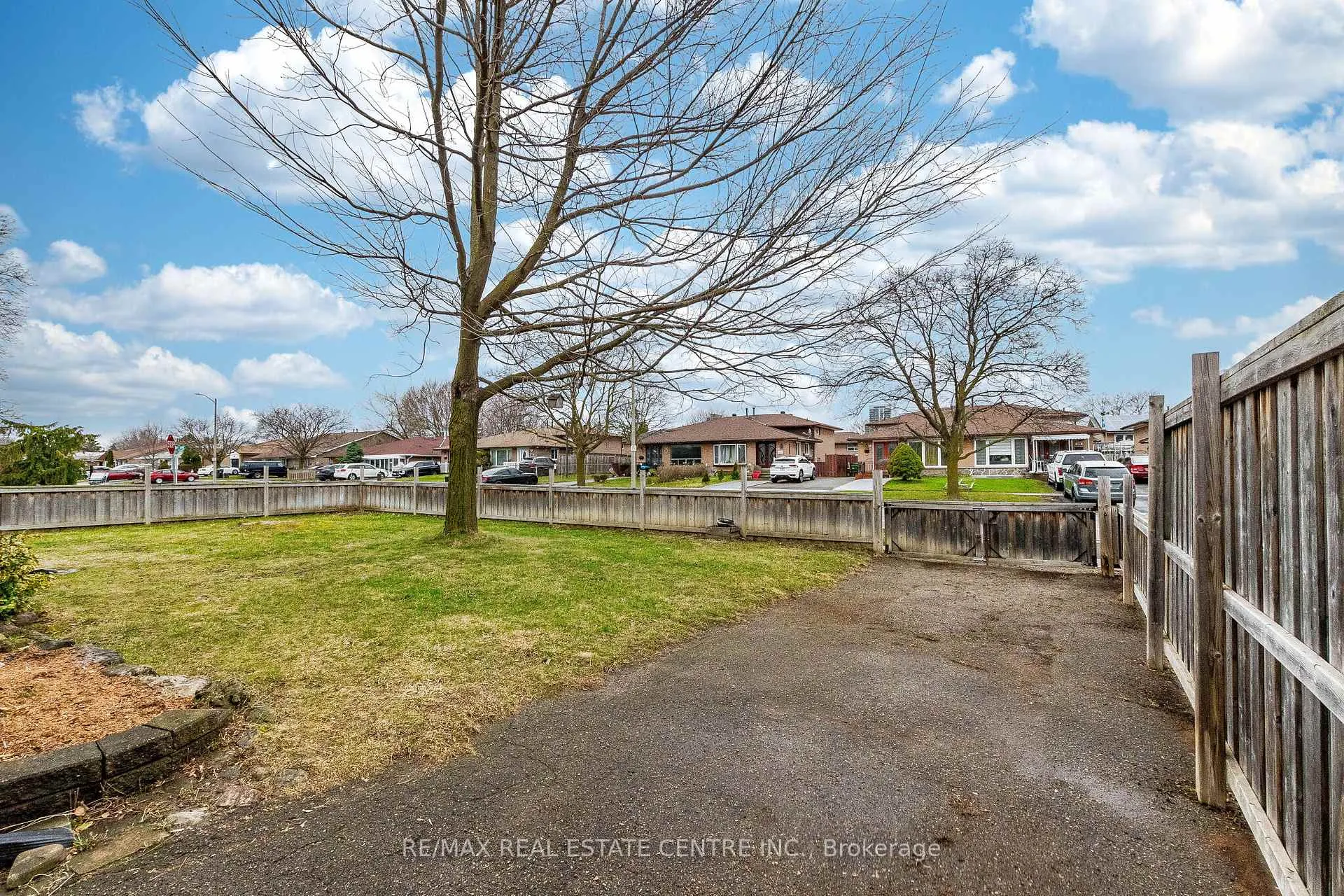 Photo 10 of 25 Lesbury Avenue, Brampton, Brampton East — HOMEH