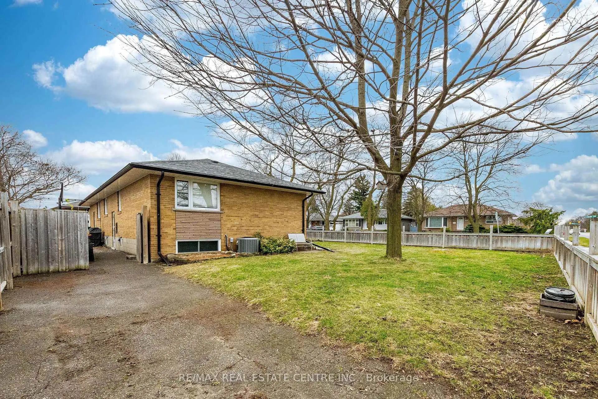Photo 11 of 25 Lesbury Avenue, Brampton, Brampton East — HOMEH
