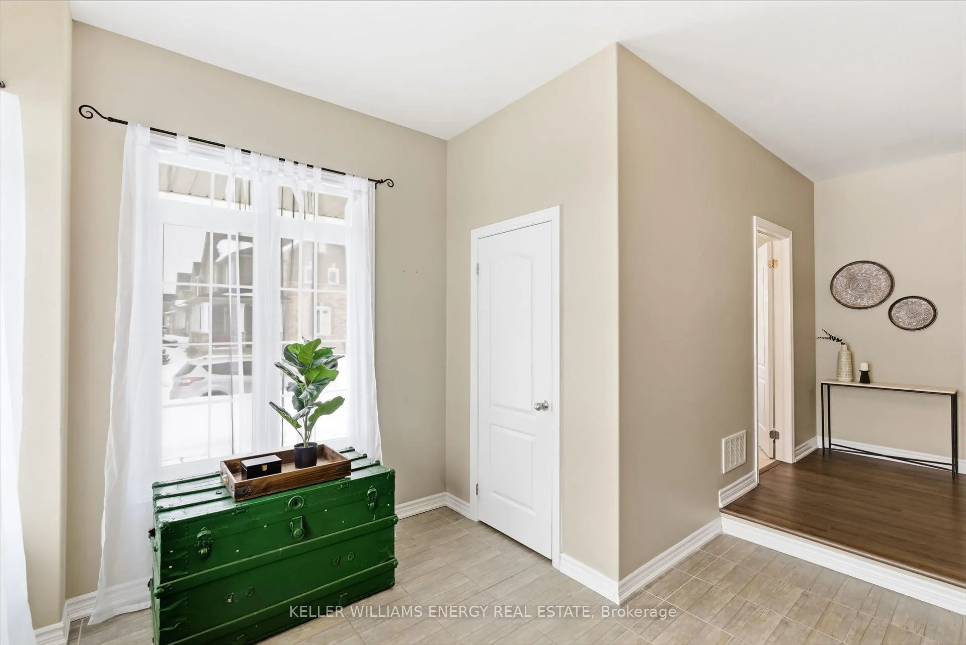 Photo 4 of 219 Crombie Street, Clarington, Bowmanville — HOMEH