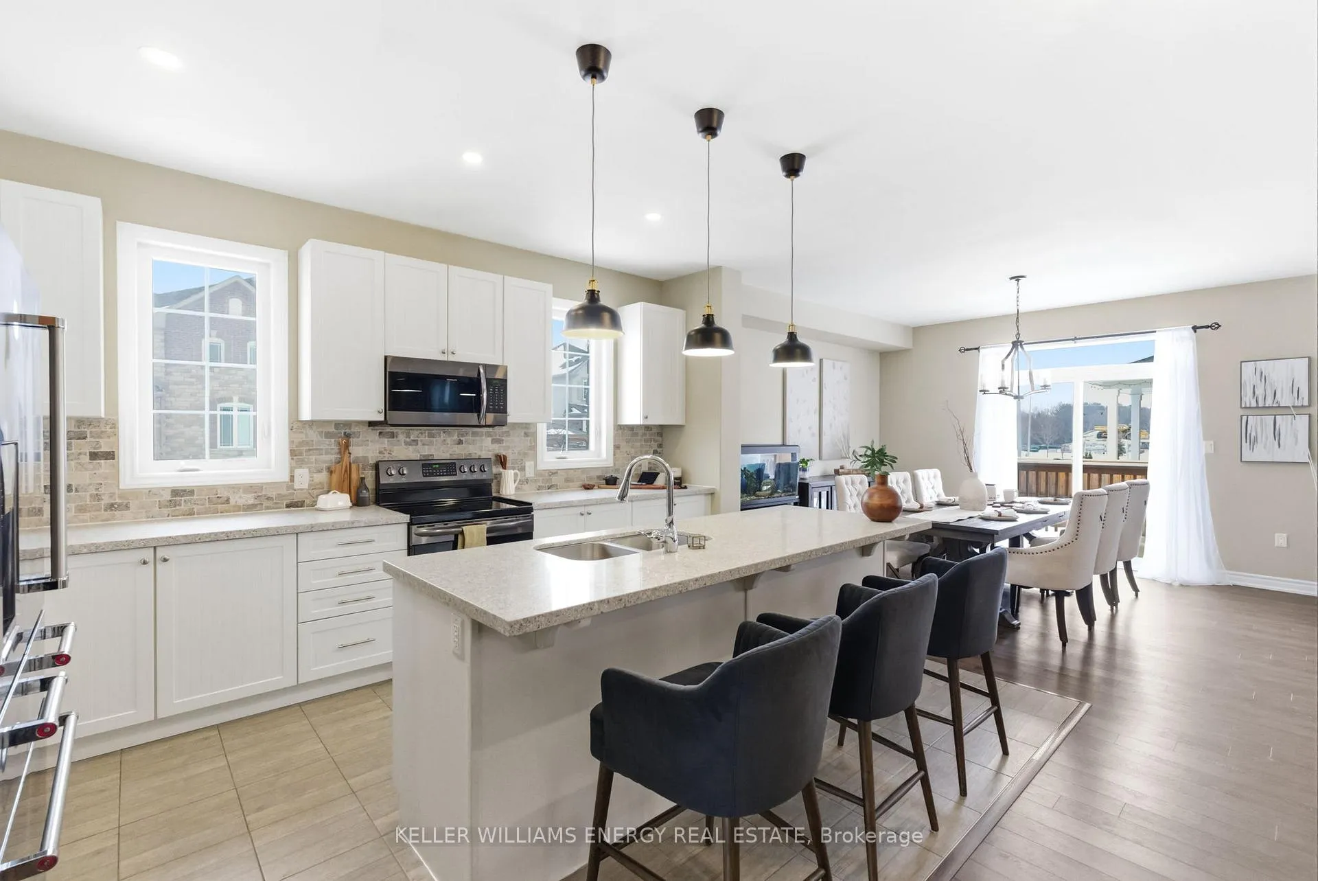 Photo 8 of 219 Crombie Street, Clarington, Bowmanville — HOMEH