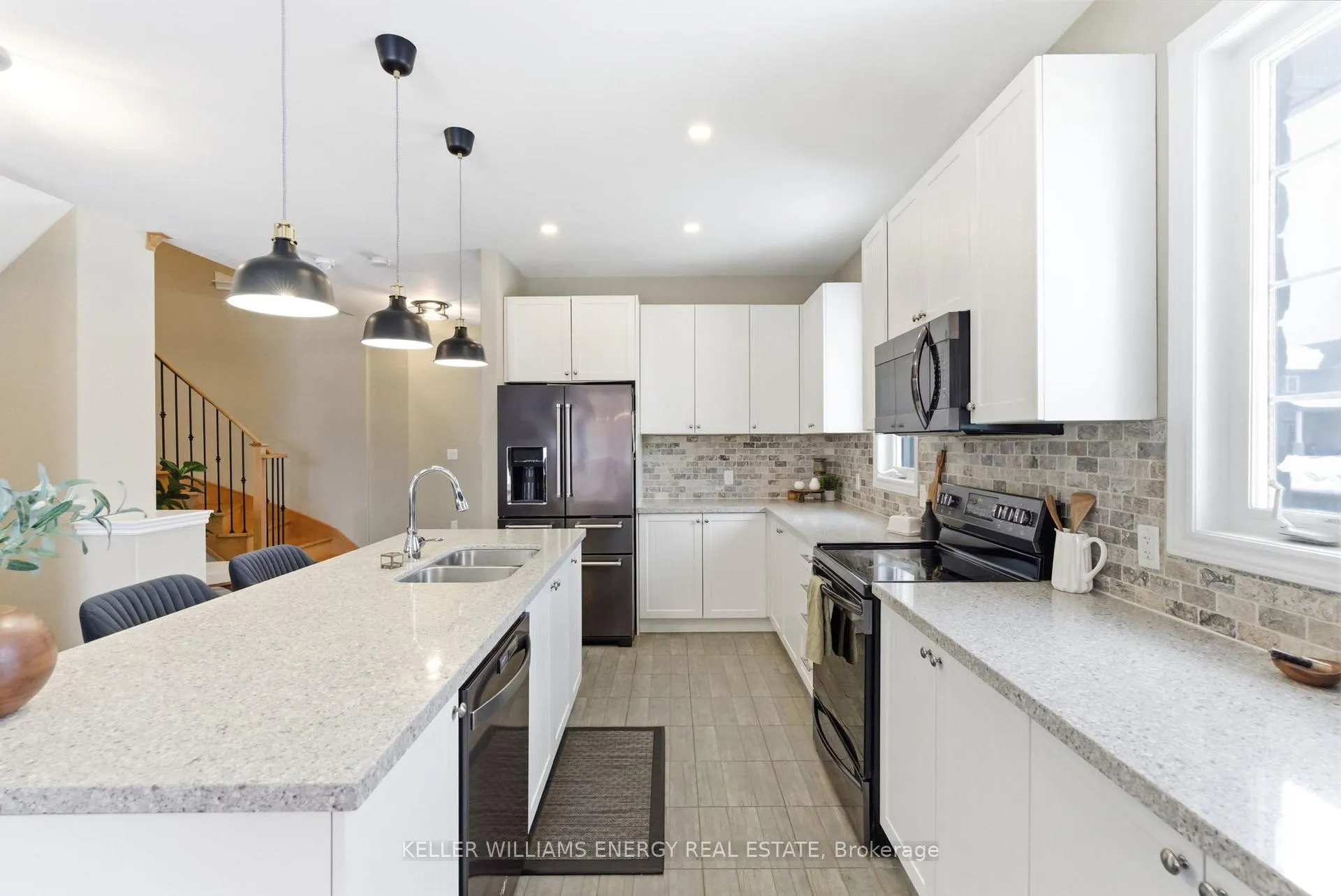Photo 10 of 219 Crombie Street, Clarington, Bowmanville — HOMEH