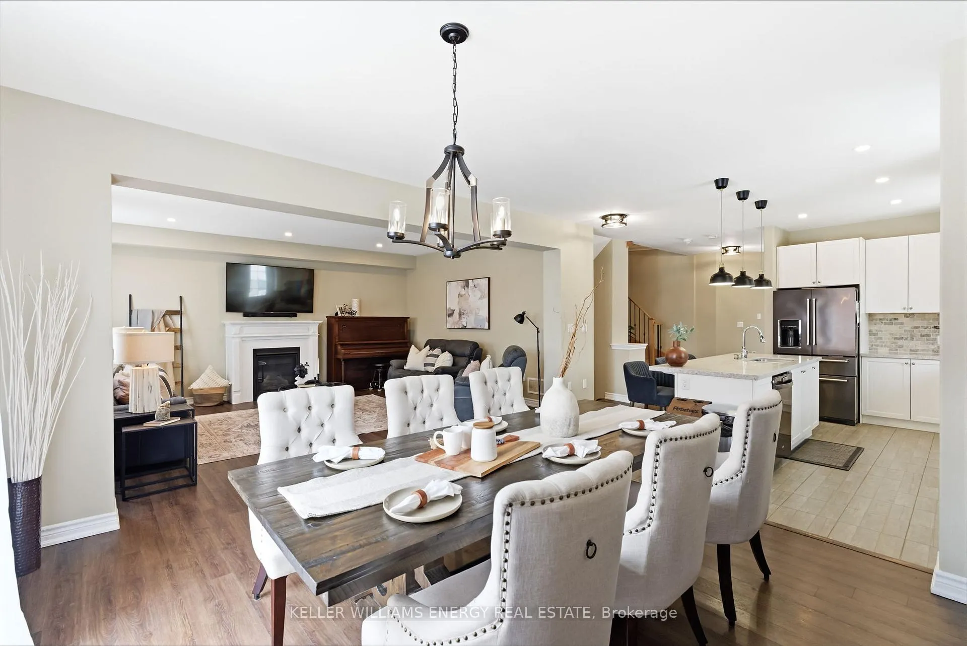 Photo 12 of 219 Crombie Street, Clarington, Bowmanville — HOMEH