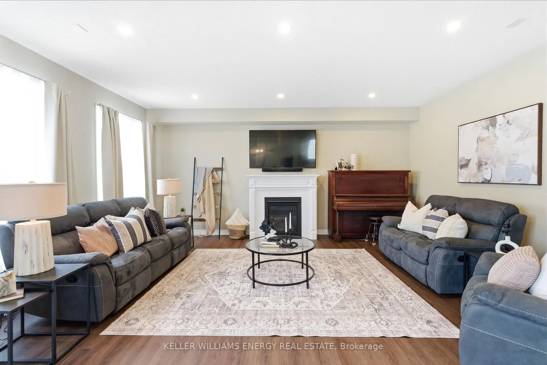 Photo 13 of 219 Crombie Street, Clarington, Bowmanville — HOMEH