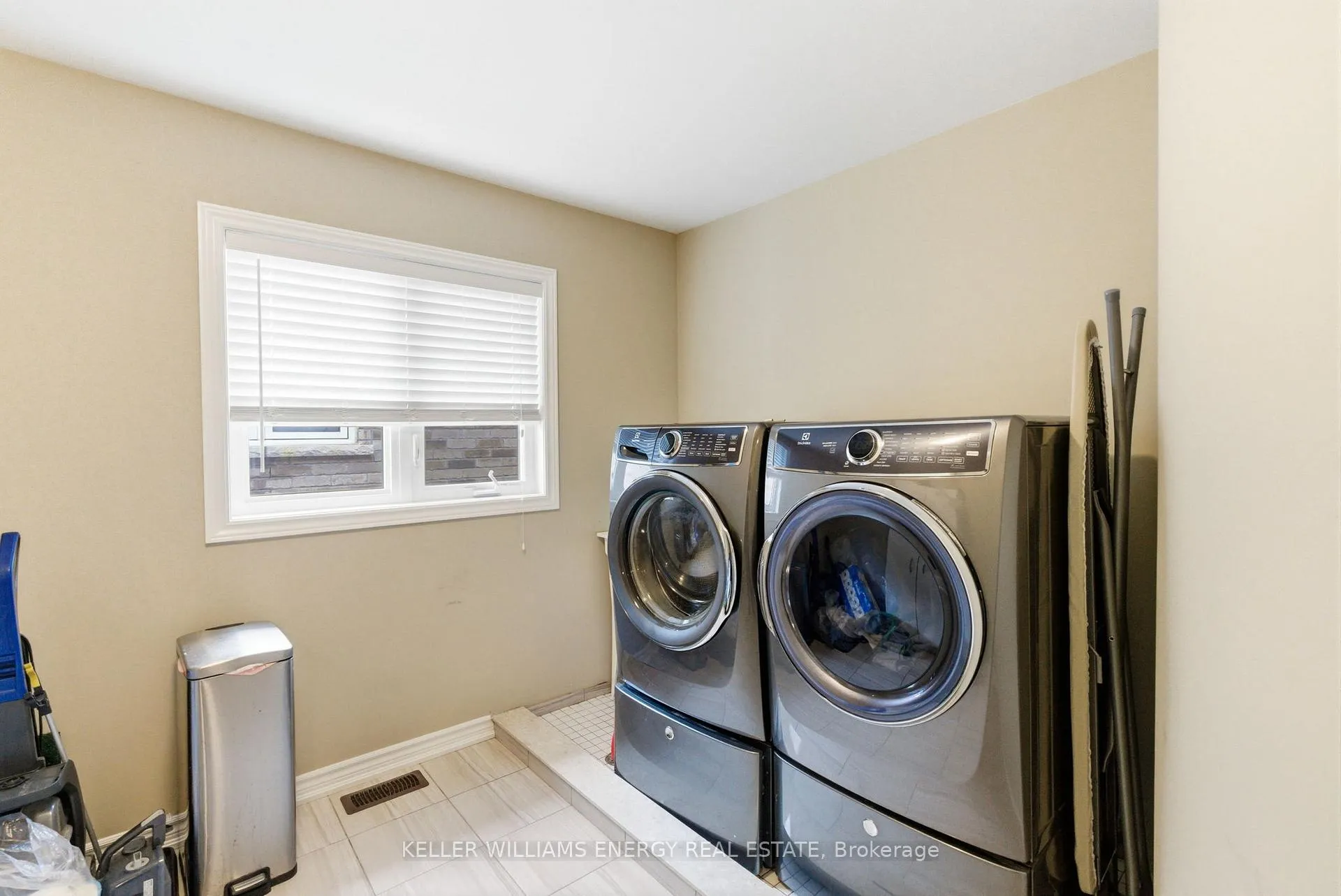Photo 20 of 219 Crombie Street, Clarington, Bowmanville — HOMEH