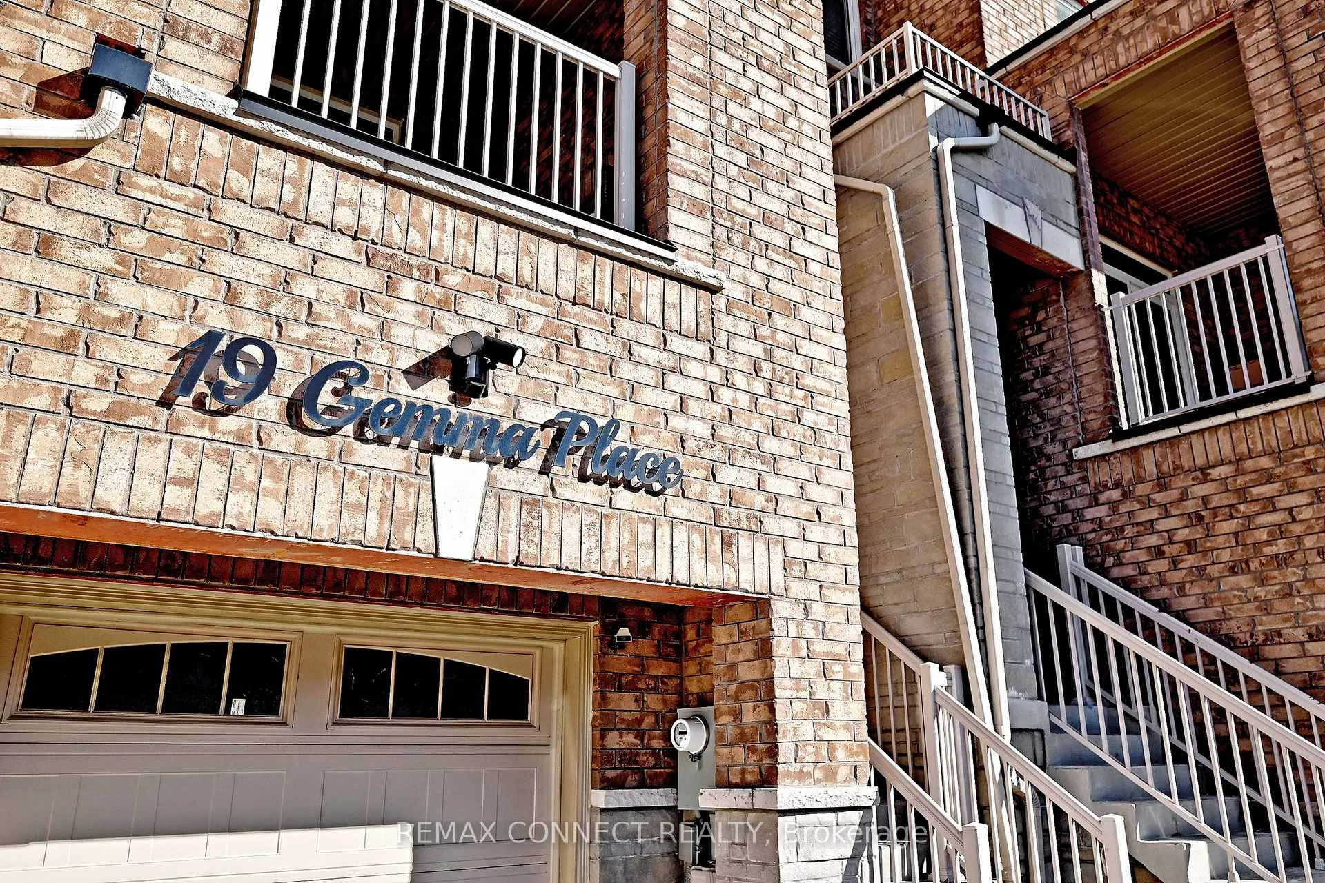 Photo 3 of 19 Gemma Place, Brampton, Heart Lake West — HOMEH