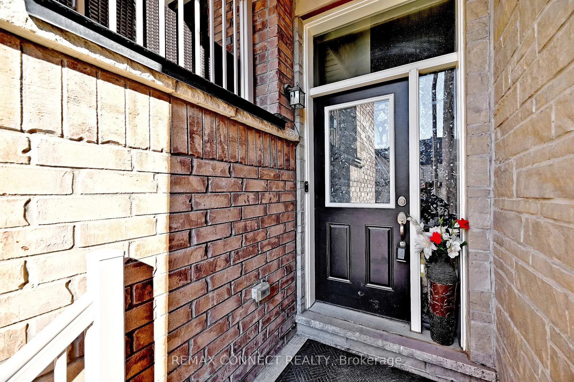 Photo 4 of 19 Gemma Place, Brampton, Heart Lake West — HOMEH
