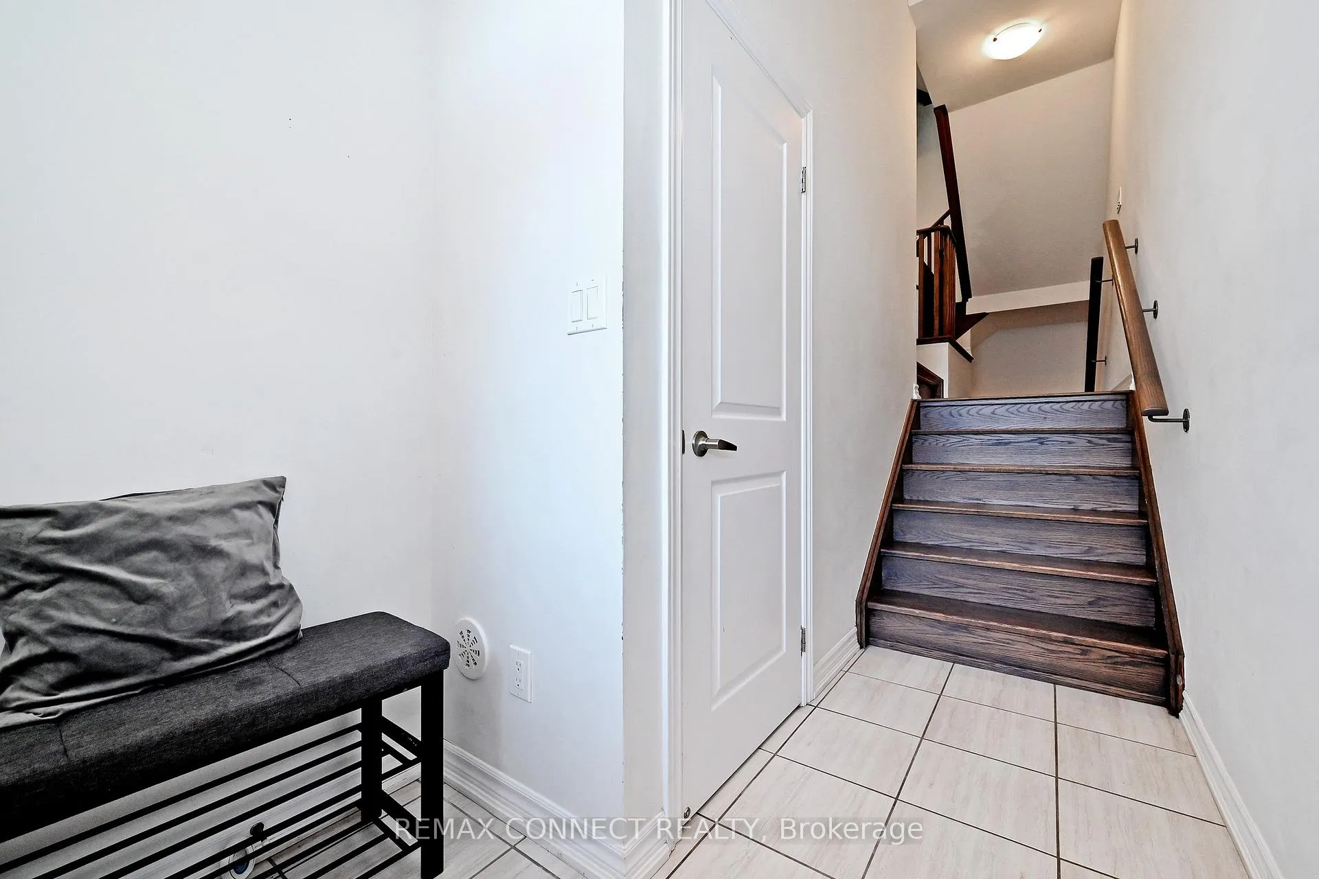 Photo 6 of 19 Gemma Place, Brampton, Heart Lake West — HOMEH