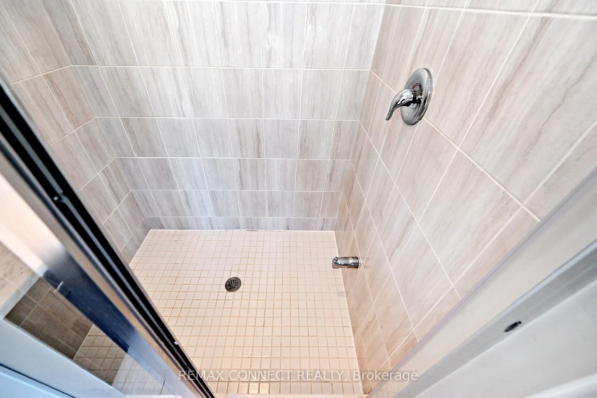 Photo 30 of 19 Gemma Place, Brampton, Heart Lake West — HOMEH