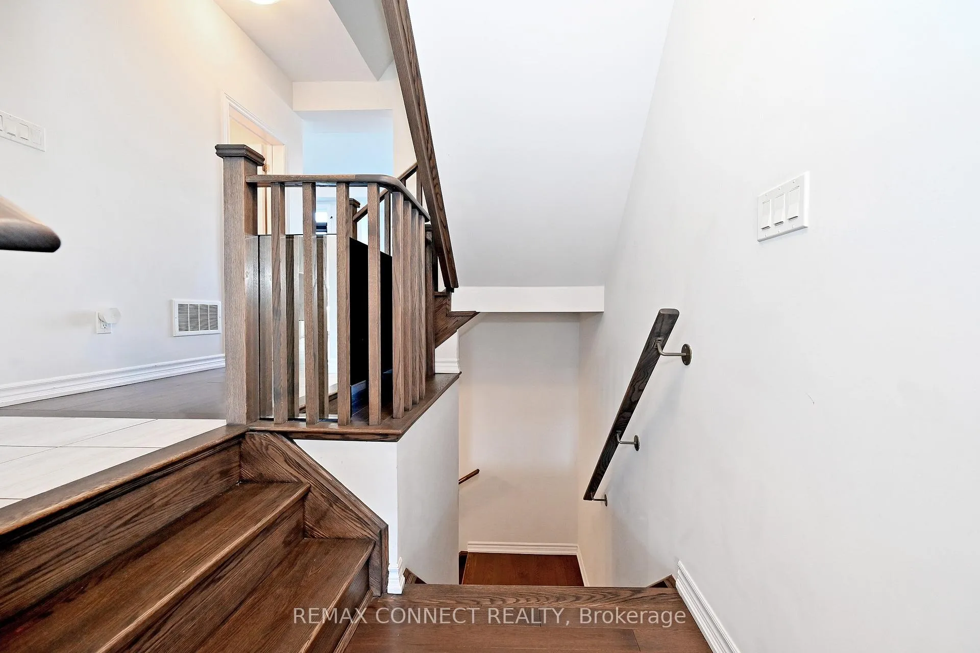 Photo 37 of 19 Gemma Place, Brampton, Heart Lake West — HOMEH