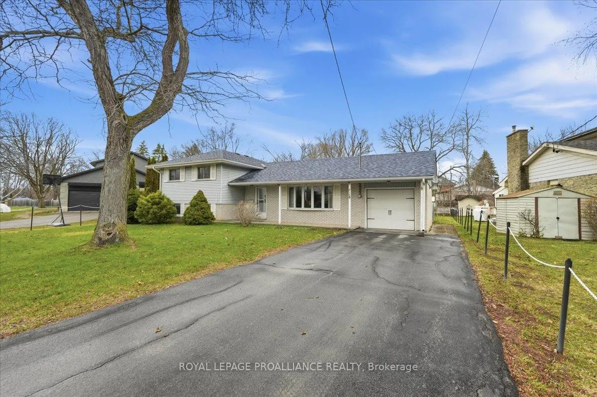 Front of 8 Fenwood Crescent