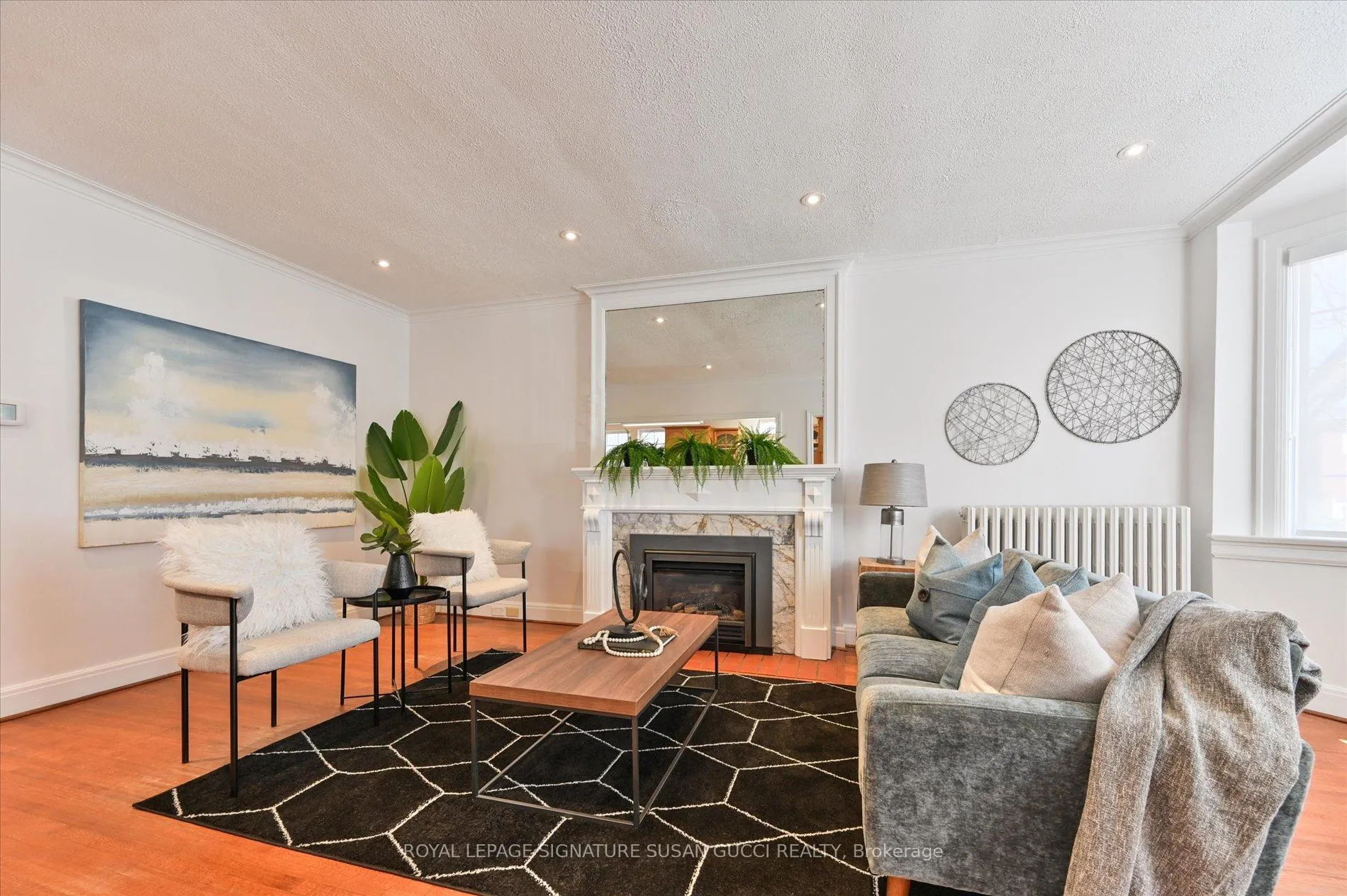Photo 5 of 20 Airley Crescent, Toronto, East York — HOMEH