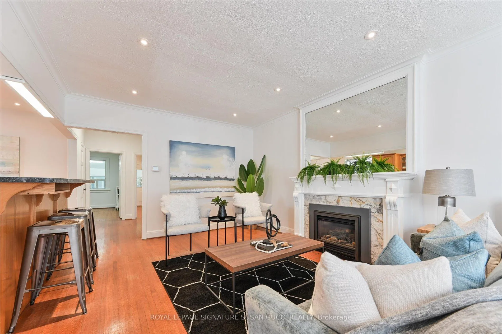 Photo 6 of 20 Airley Crescent, Toronto, East York — HOMEH