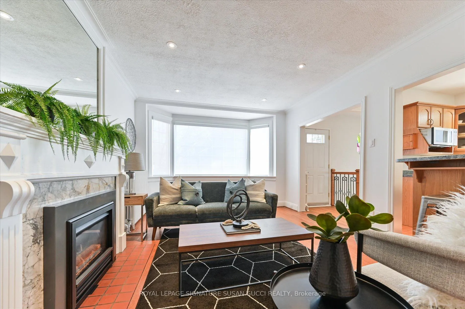 Photo 7 of 20 Airley Crescent, Toronto, East York — HOMEH