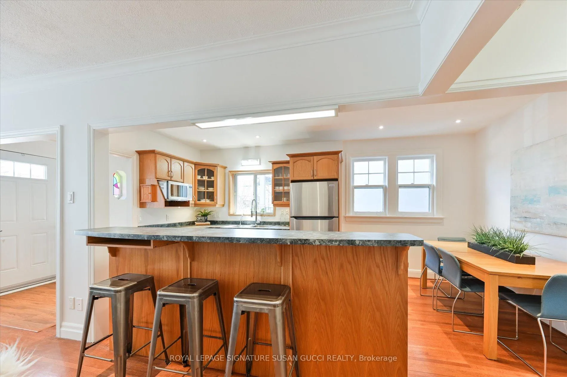 Photo 10 of 20 Airley Crescent, Toronto, East York — HOMEH