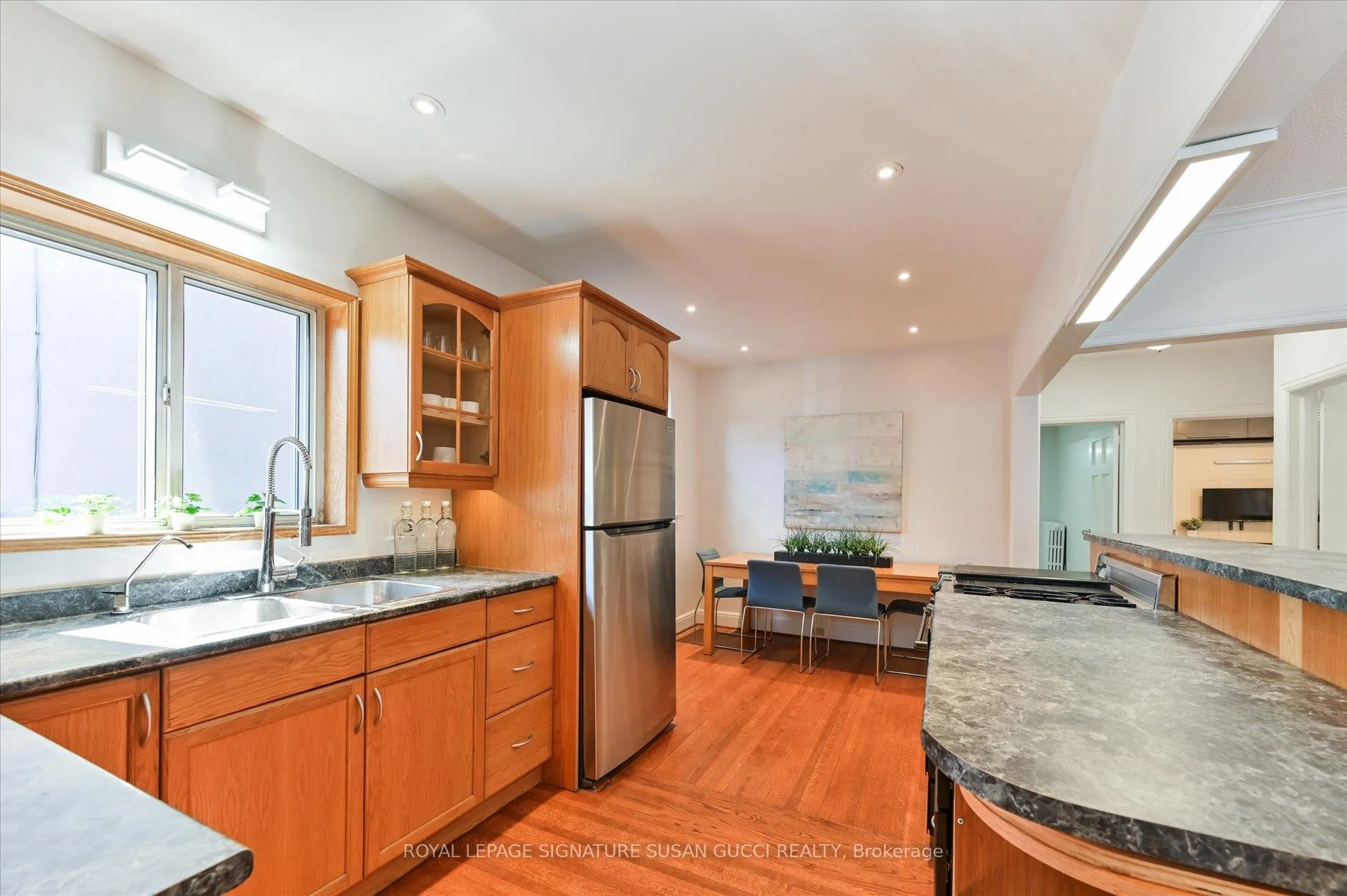 Photo 11 of 20 Airley Crescent, Toronto, East York — HOMEH