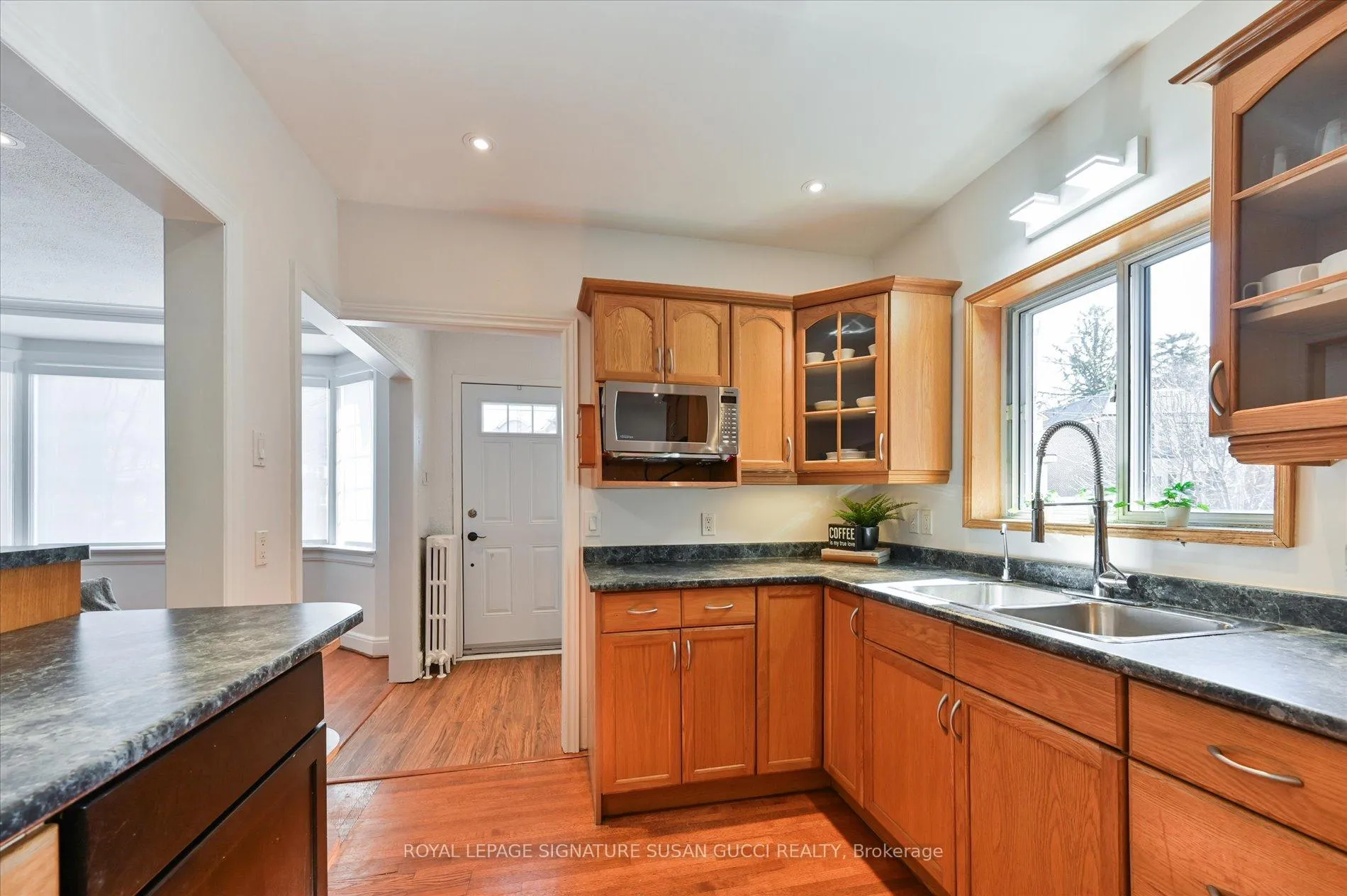 Photo 12 of 20 Airley Crescent, Toronto, East York — HOMEH