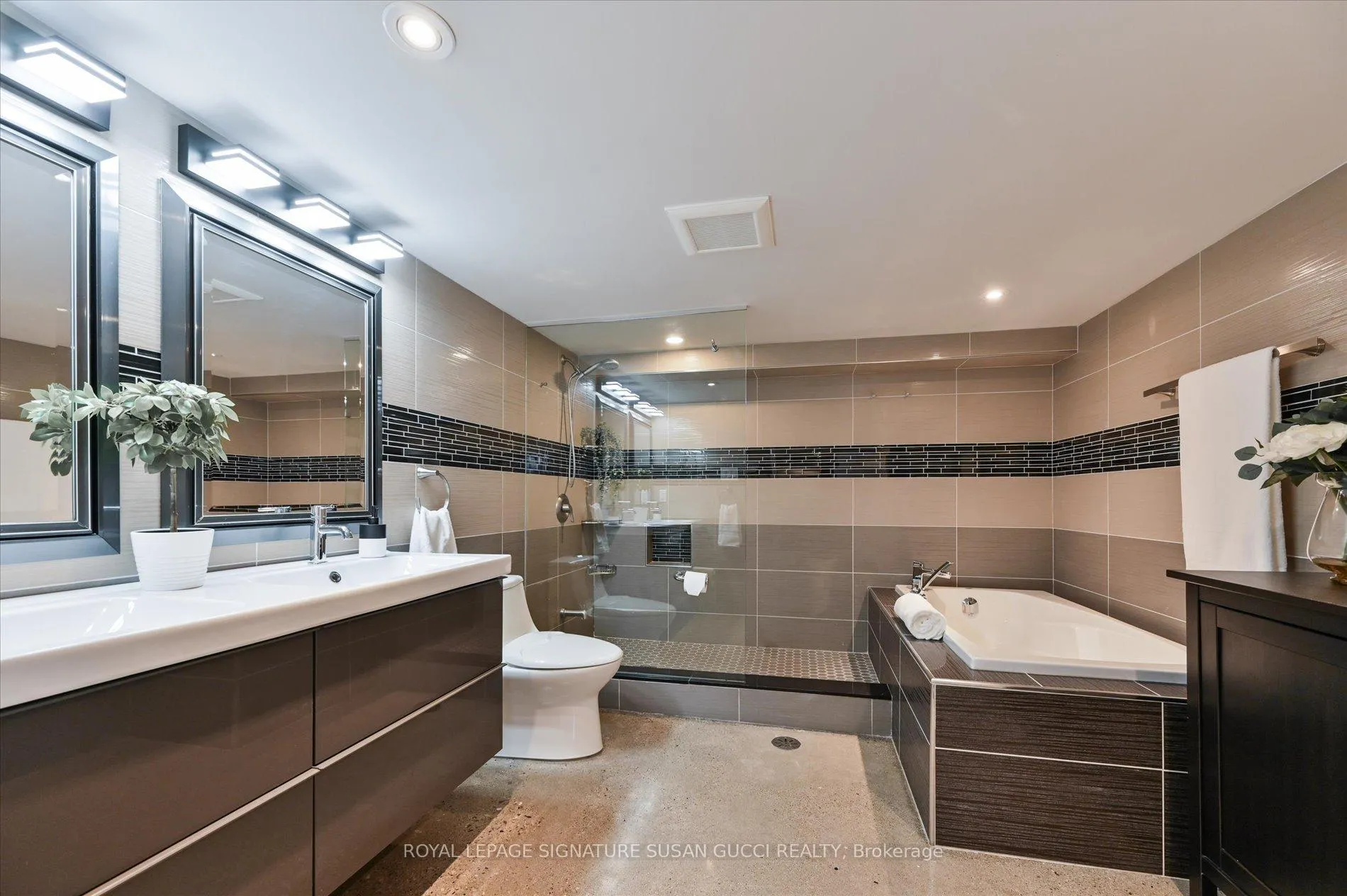 Photo 21 of 20 Airley Crescent, Toronto, East York — HOMEH