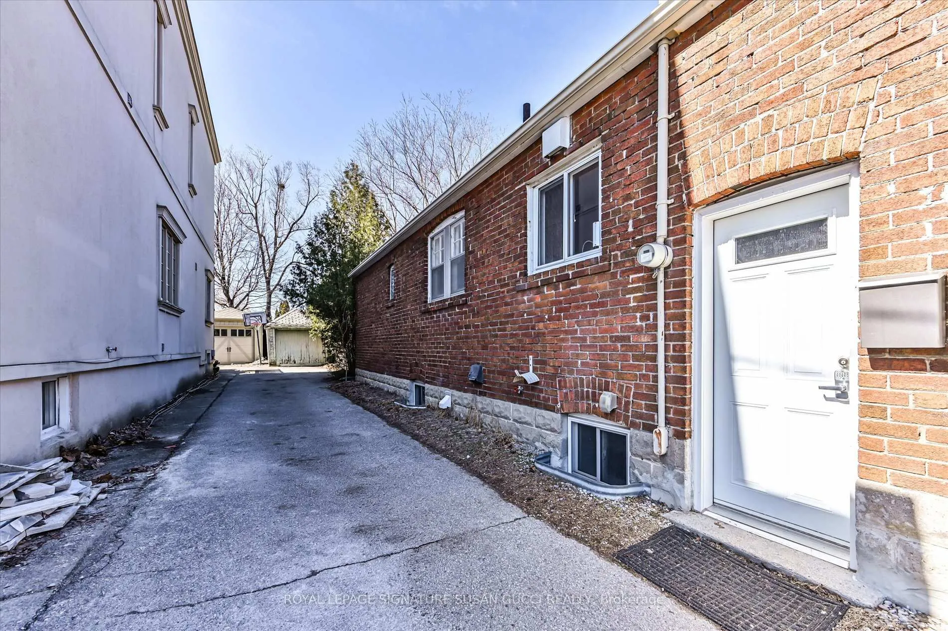 Photo 24 of 20 Airley Crescent, Toronto, East York — HOMEH