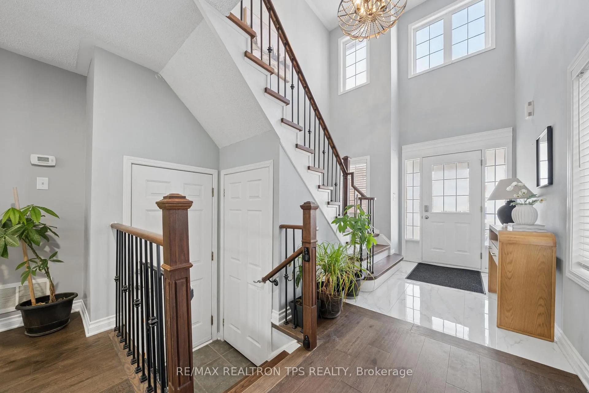 Photo 2 of 87 Madden Place, Clarington, Bowmanville — HOMEH
