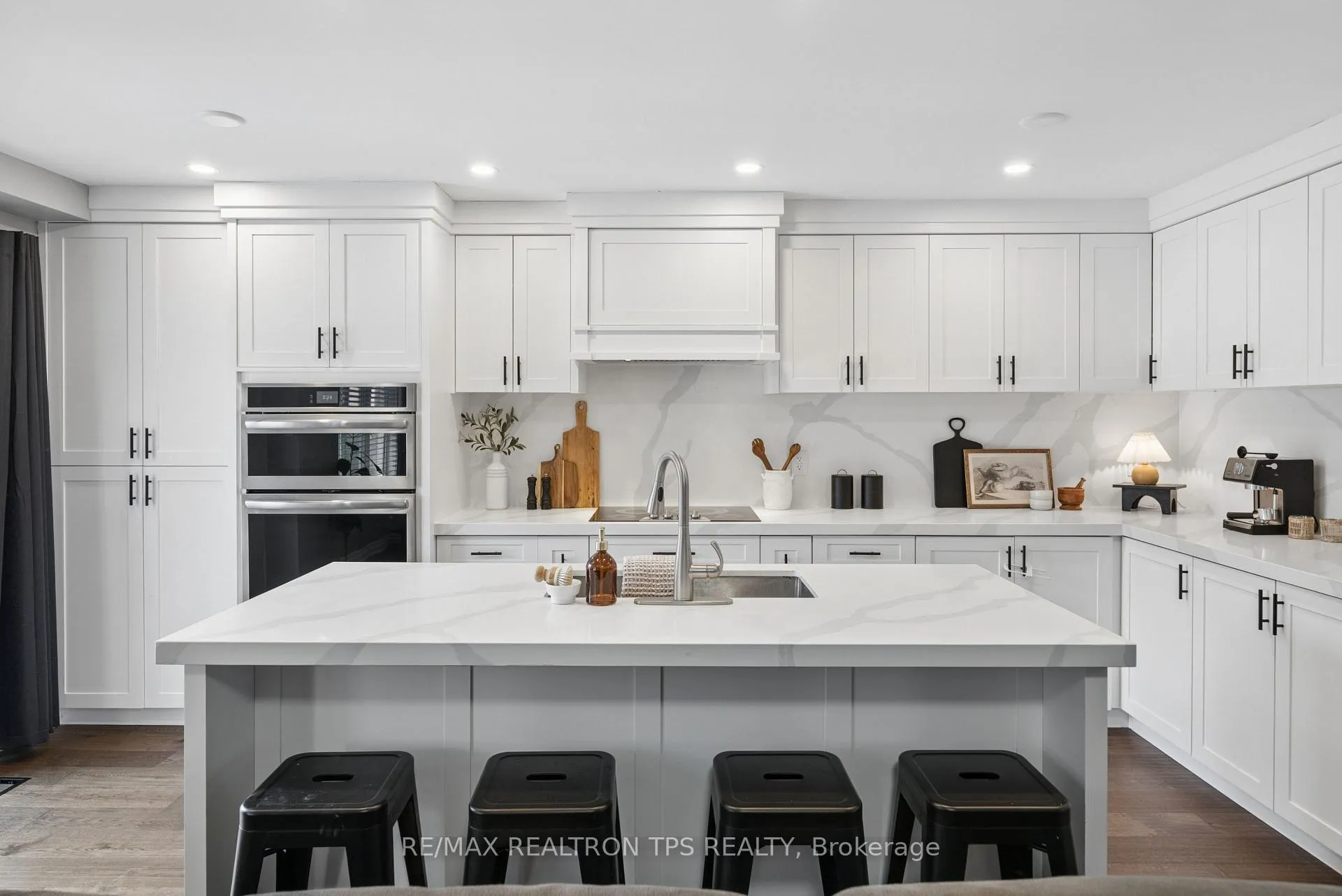 Photo 5 of 87 Madden Place, Clarington, Bowmanville — HOMEH