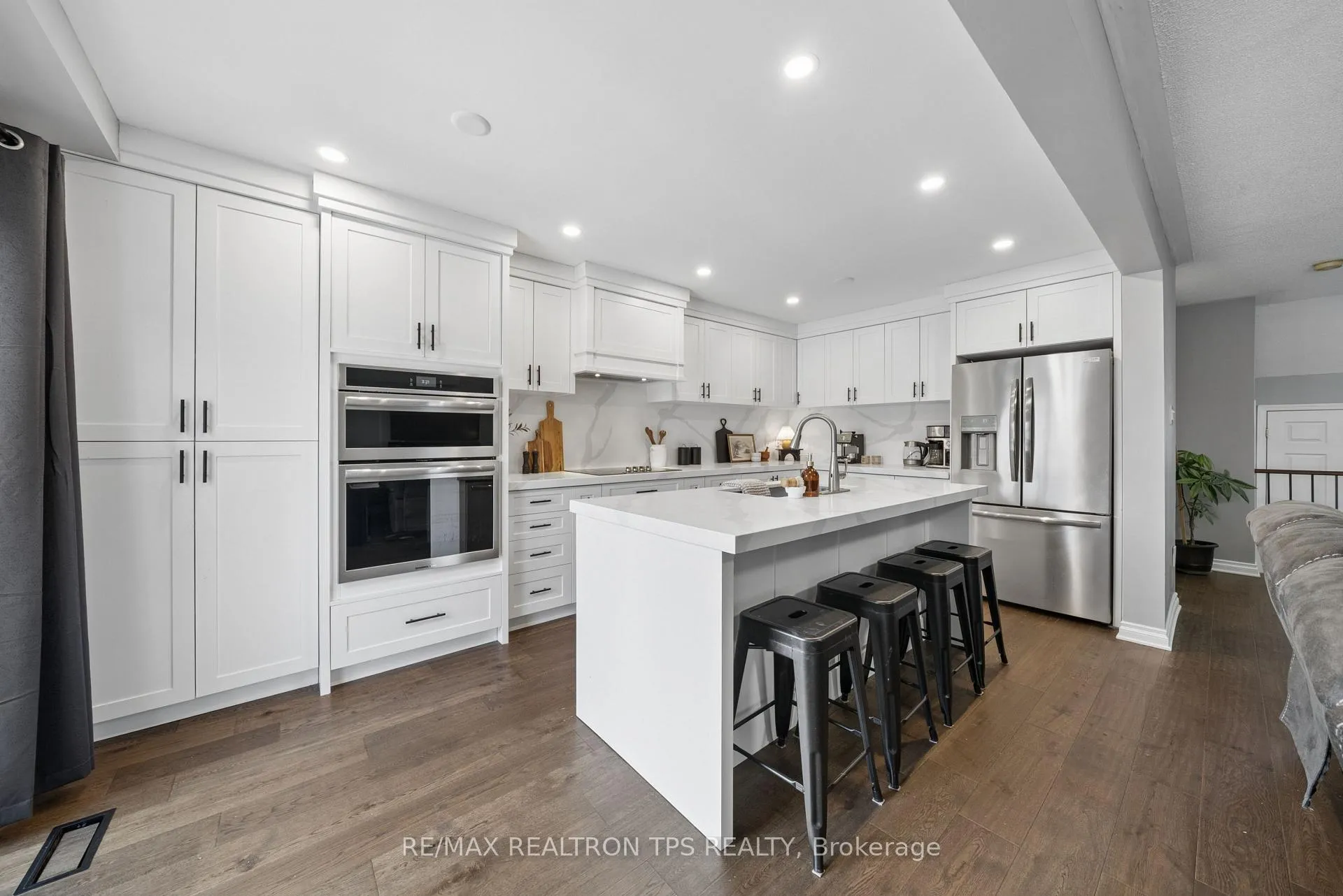 Photo 7 of 87 Madden Place, Clarington, Bowmanville — HOMEH