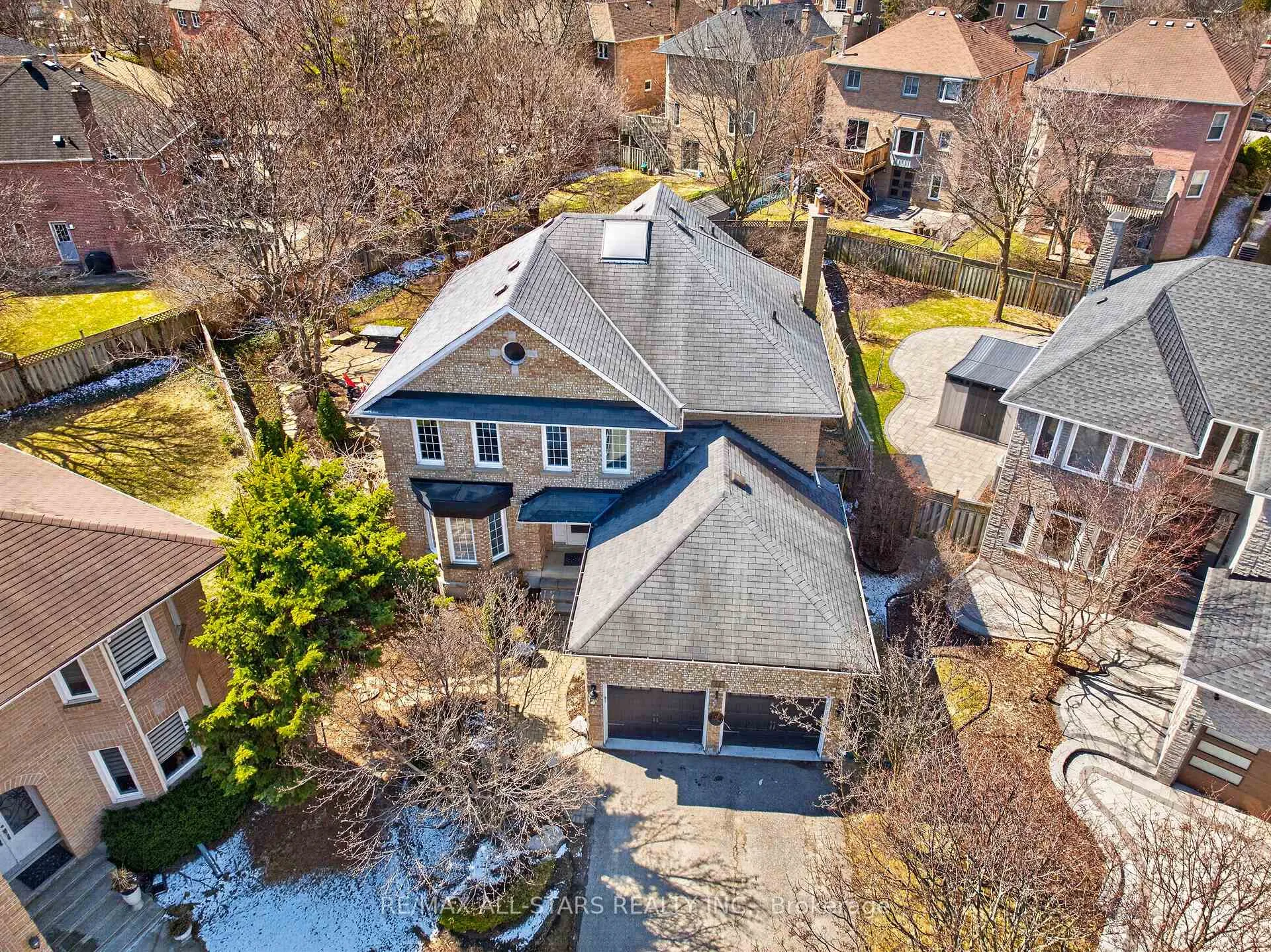 Photo 2 of 11 Bliss Court, Markham, Buttonville — HOMEH