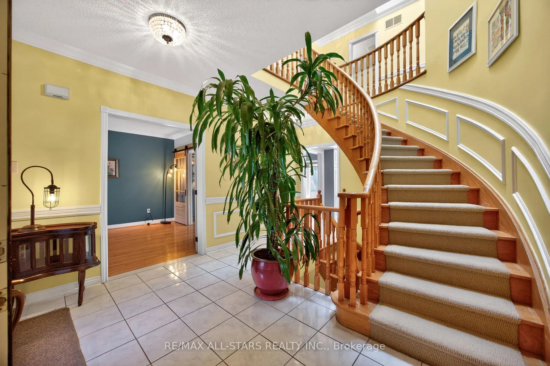 Photo 4 of 11 Bliss Court, Markham, Buttonville — HOMEH