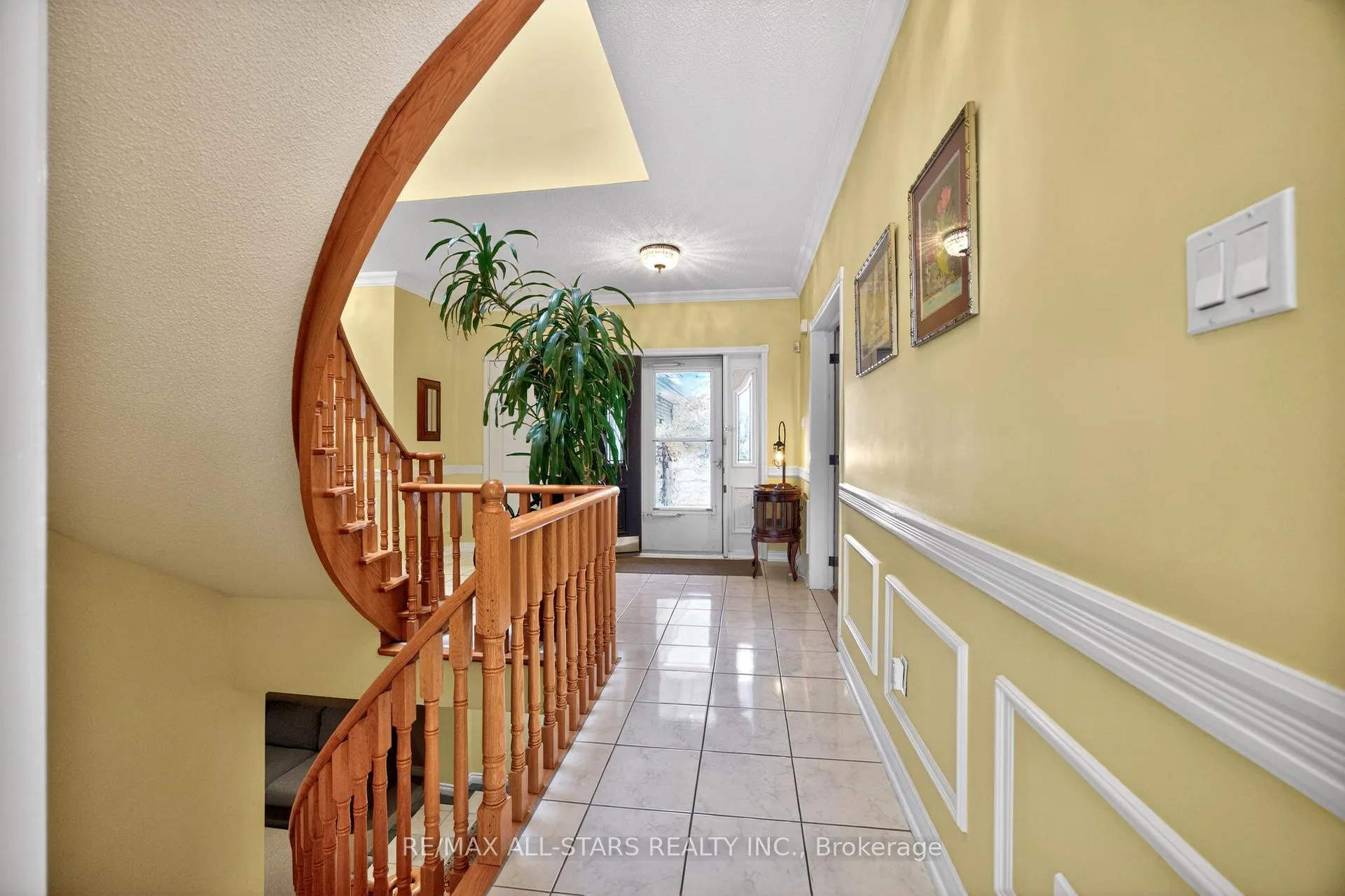 Photo 5 of 11 Bliss Court, Markham, Buttonville — HOMEH