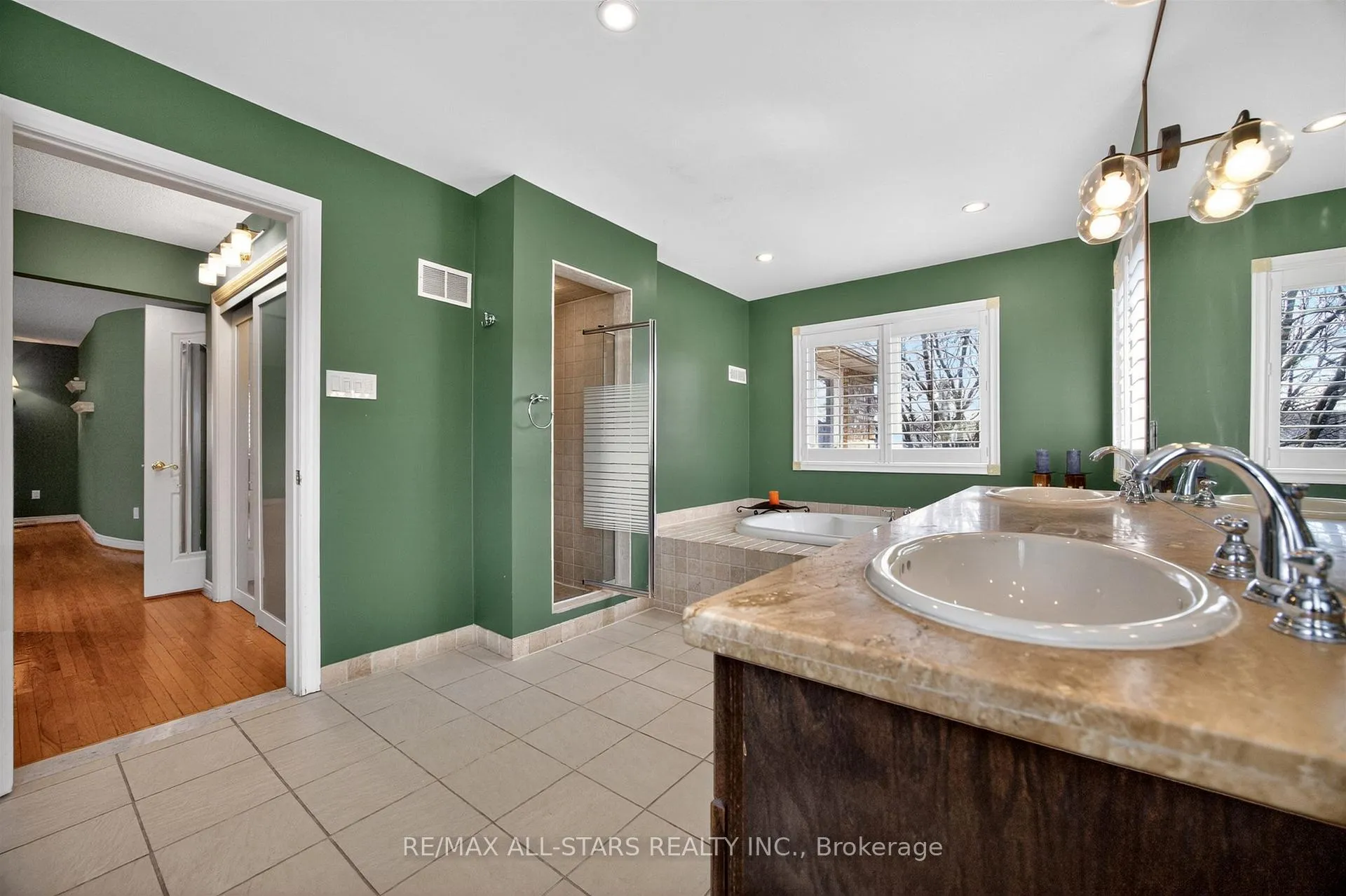 Photo 14 of 11 Bliss Court, Markham, Buttonville — HOMEH