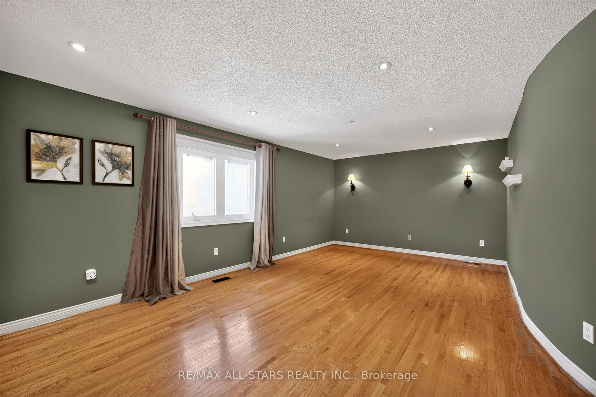 Photo 35 of 11 Bliss Court, Markham, Buttonville — HOMEH