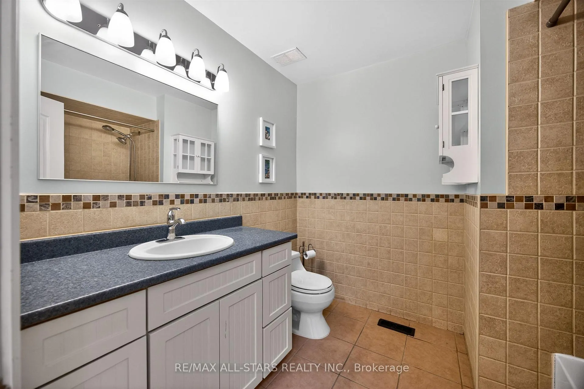 Photo 39 of 11 Bliss Court, Markham, Buttonville — HOMEH