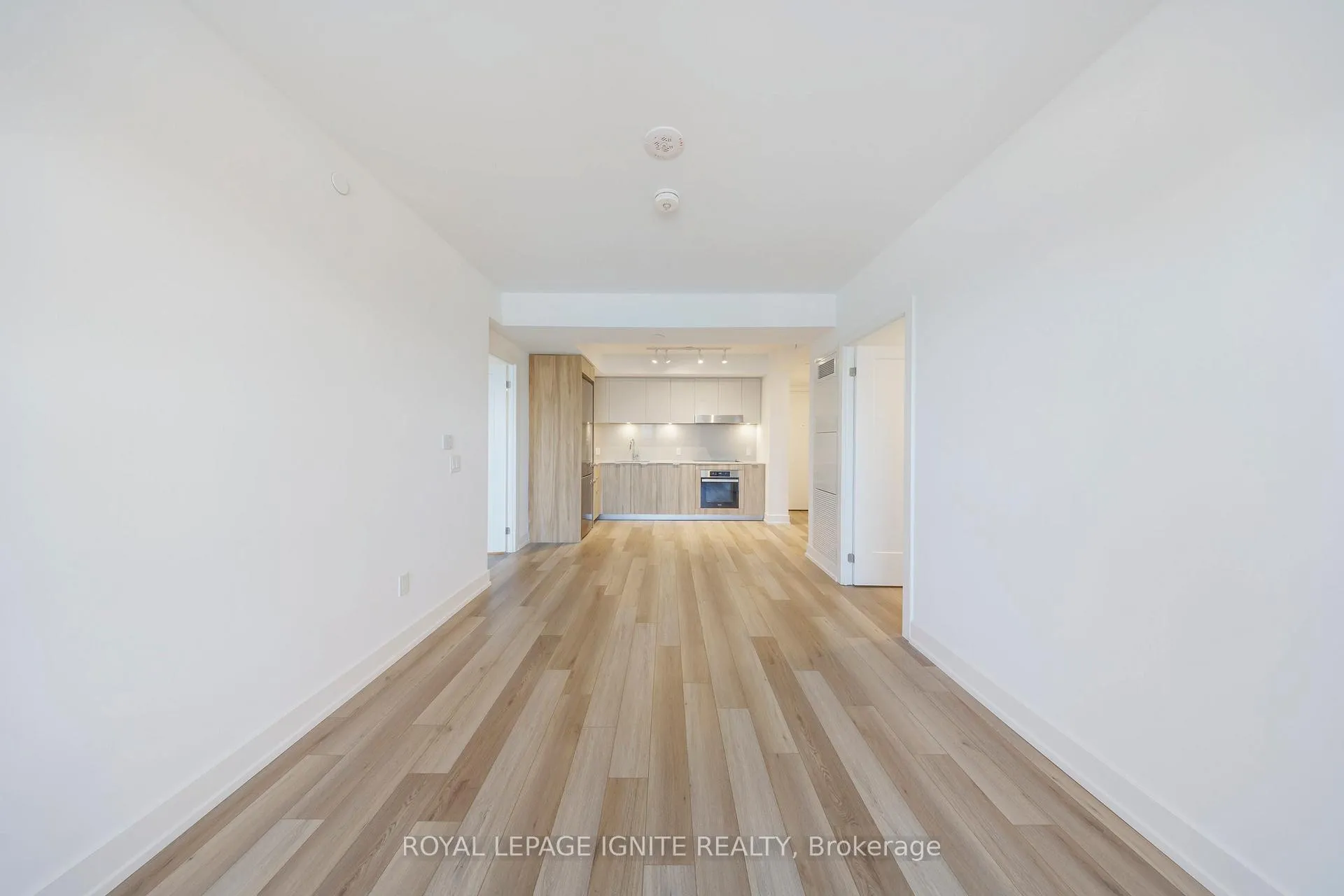 Photo 4 of Unit 320, 8 Cedarland Drive, Markham, Unionville — HOMEH