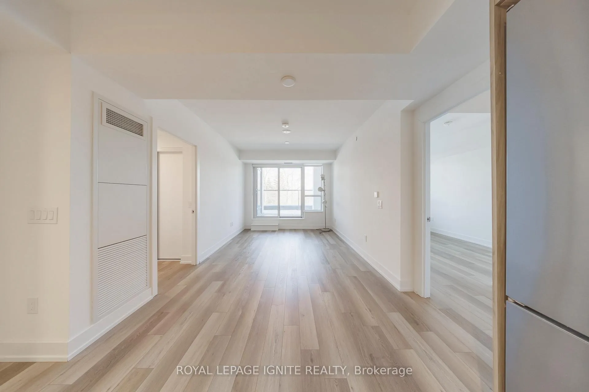 Photo 6 of Unit 320, 8 Cedarland Drive, Markham, Unionville — HOMEH